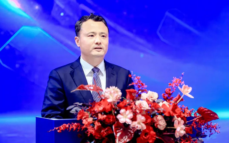Wang_Wei,_Member_of_the_Party_Working_Committee_and_Deputy_Director_of_the_Management_Committee_of_Jiangbei_New_District,_delivered_a_speech..jpg